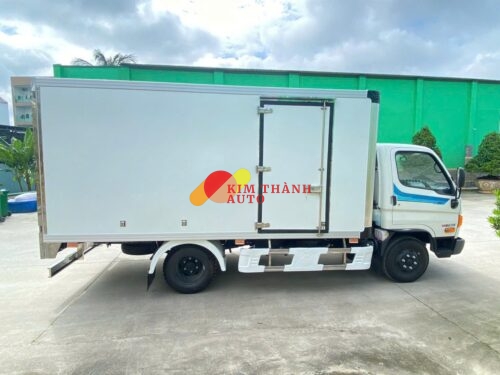 Hyundai W750 3.5 tấn thùng kín composite