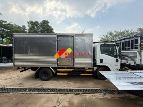 Xe tải Isuzu 2.4 Tấn Thùng Kín - QKR270